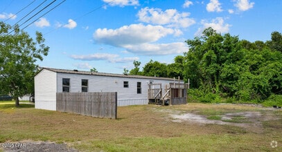 Building Photo - 124 N Berthe Ave