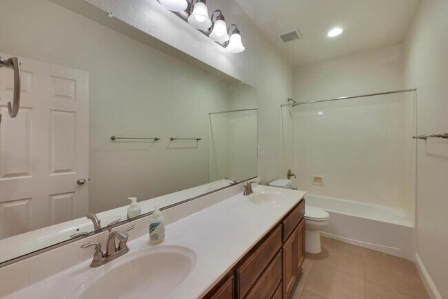 Building Photo - 5525 Peach Tree Dr