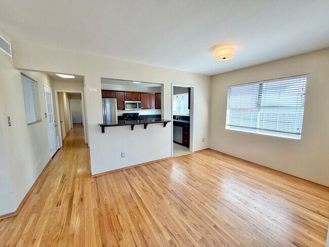 Foto del edificio - College View Estates Home - Spacious, Bright, and Beautiful Living
