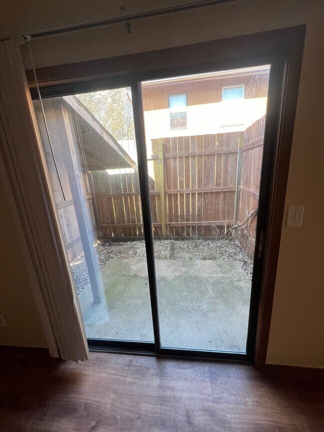 Foto del edificio - 3869 Treebrook Dr