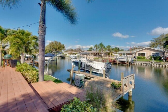 Foto del edificio - 4165 13th Ln NE