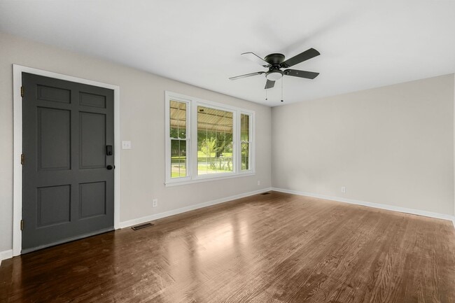 Foto del edificio - 3 Bedroom 2 Bath Home For Rent Near Downtown!