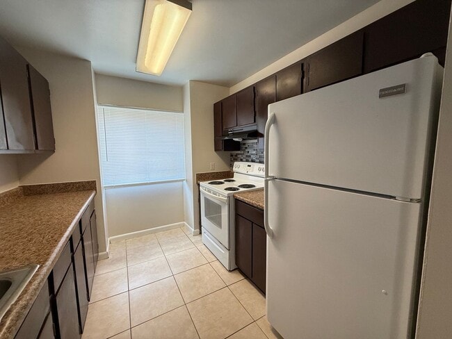 Building Photo - 1001 Spring Meadow Dr