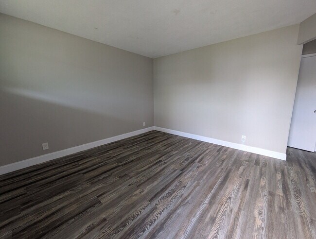 Foto del edificio - "Cozy 2-Bedroom, 1-Bath Haven Near Brentwood Park"