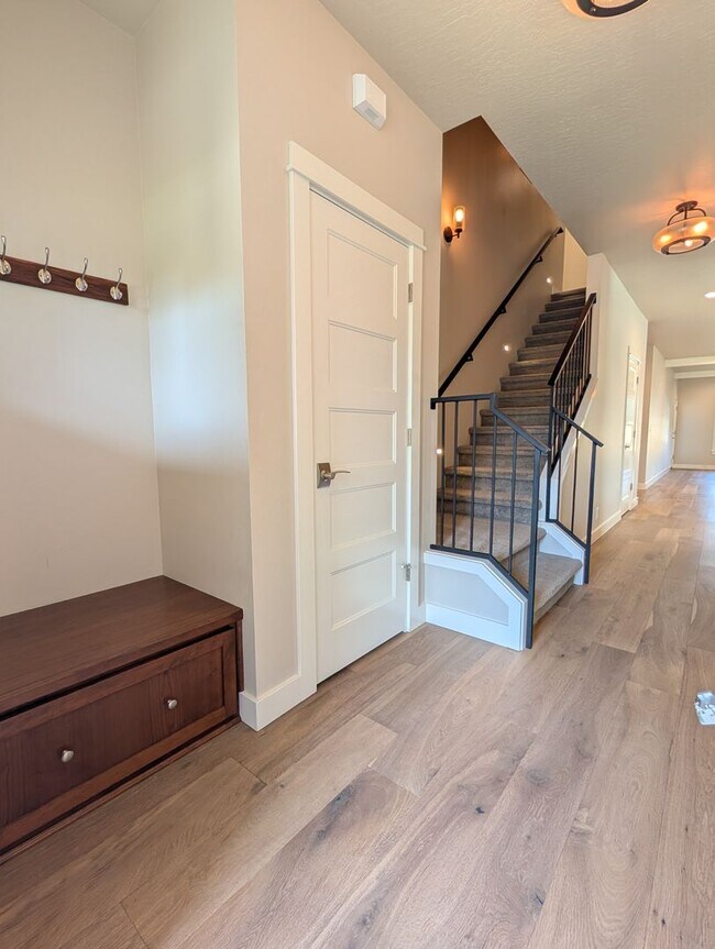 Foto del edificio - Amazing Newer 4-Bedroom, 3-Bath Home with 2364sf!