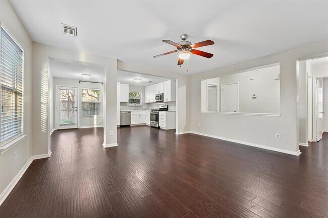 Foto del edificio - 3807 Banks Ridge Ln