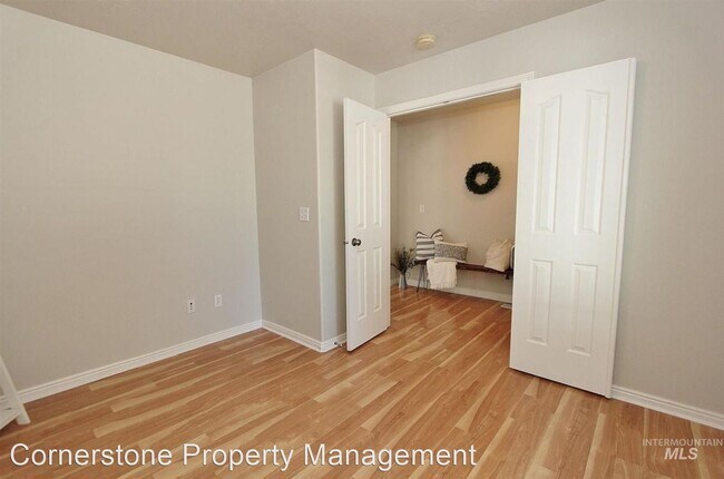 Foto del edificio - 4 br, 2.5 bath House - 10731 W. Florence Dr.