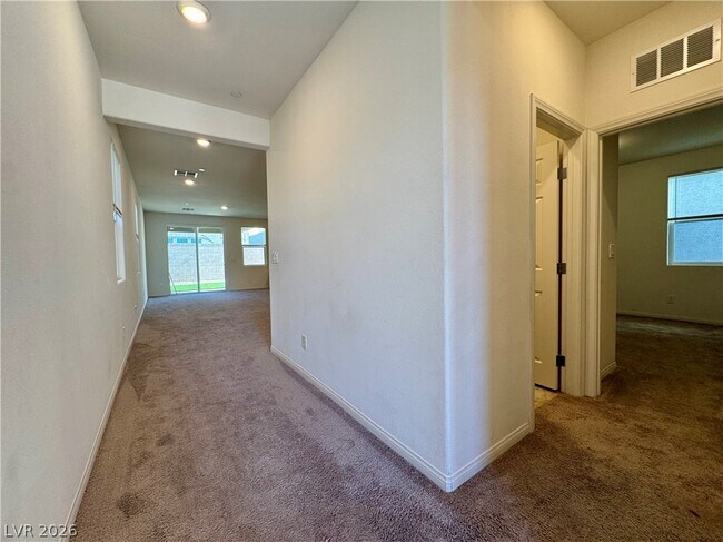 Foto del edificio - 5677 Asyma Ct