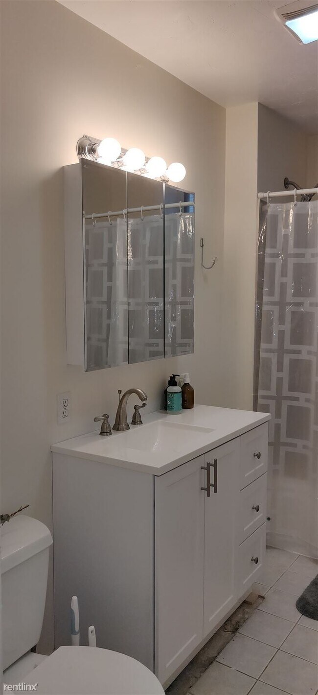 Foto del edificio - 5 br, 2 bath Condo - 81 Gibbs St Apt 1