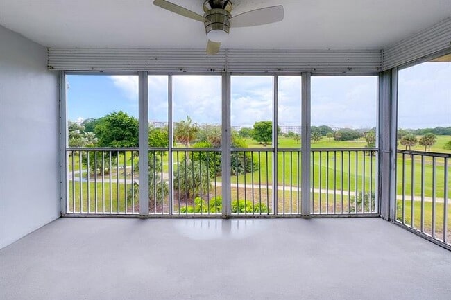 Building Photo - 3051 S Palm Aire Dr