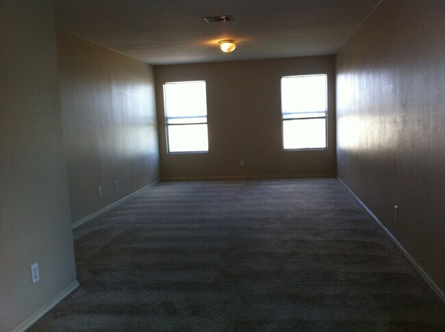Foto del edificio - 120 N Willow Way