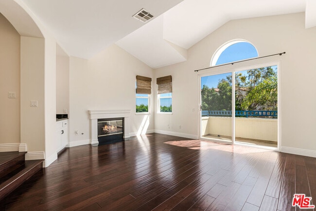Building Photo - 6463 Zuma View Pl