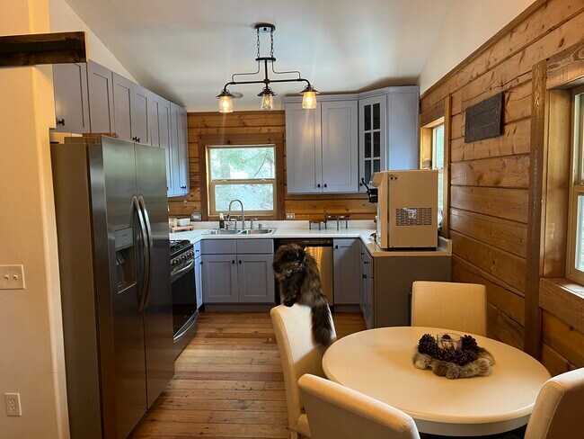 Building Photo - 24839 Felsen Dr