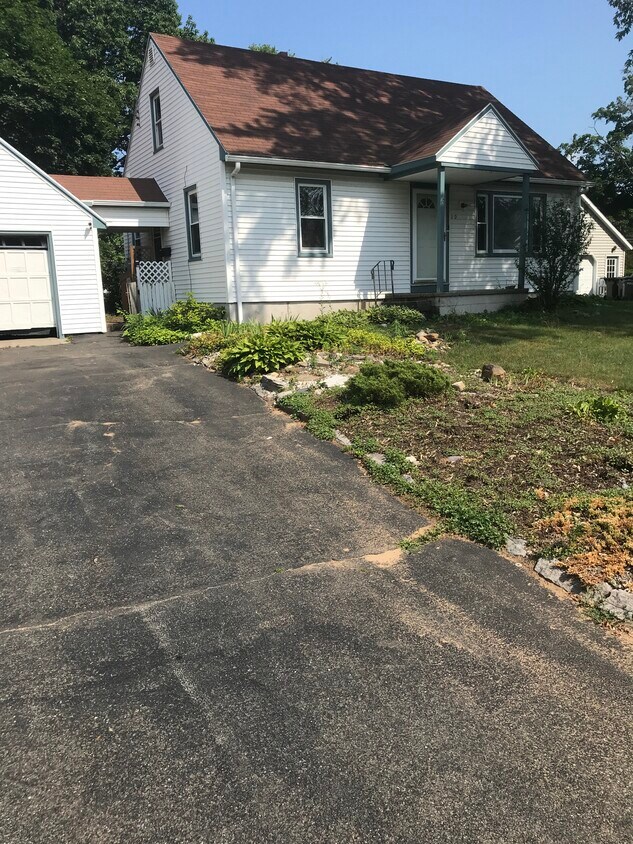 19 Swayze Dr, Latham, NY 12110 House Rental in Latham, NY