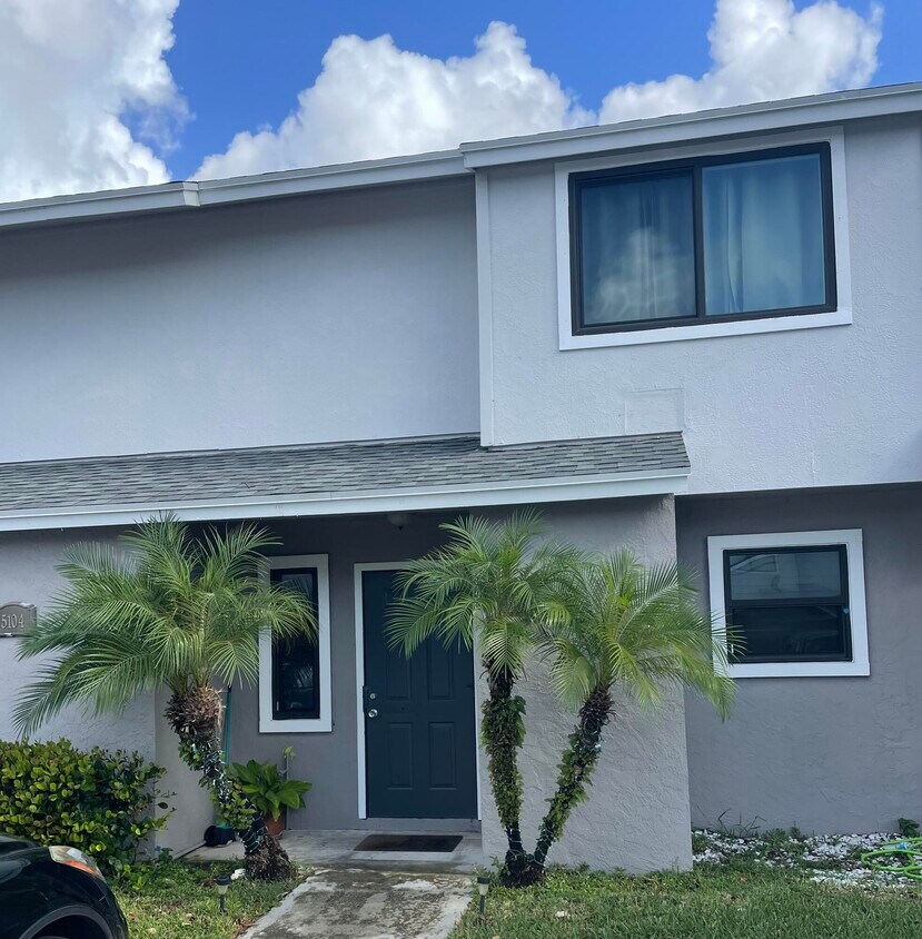 Foto principal - 5103 Pier Dr