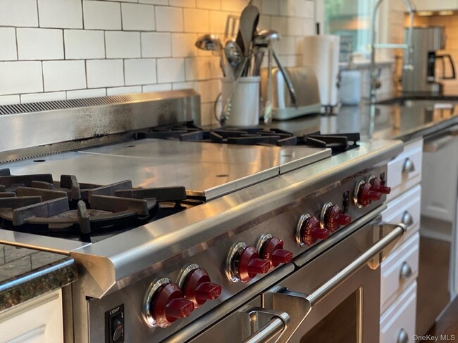 Foto del edificio - 28 Old Trail Rd