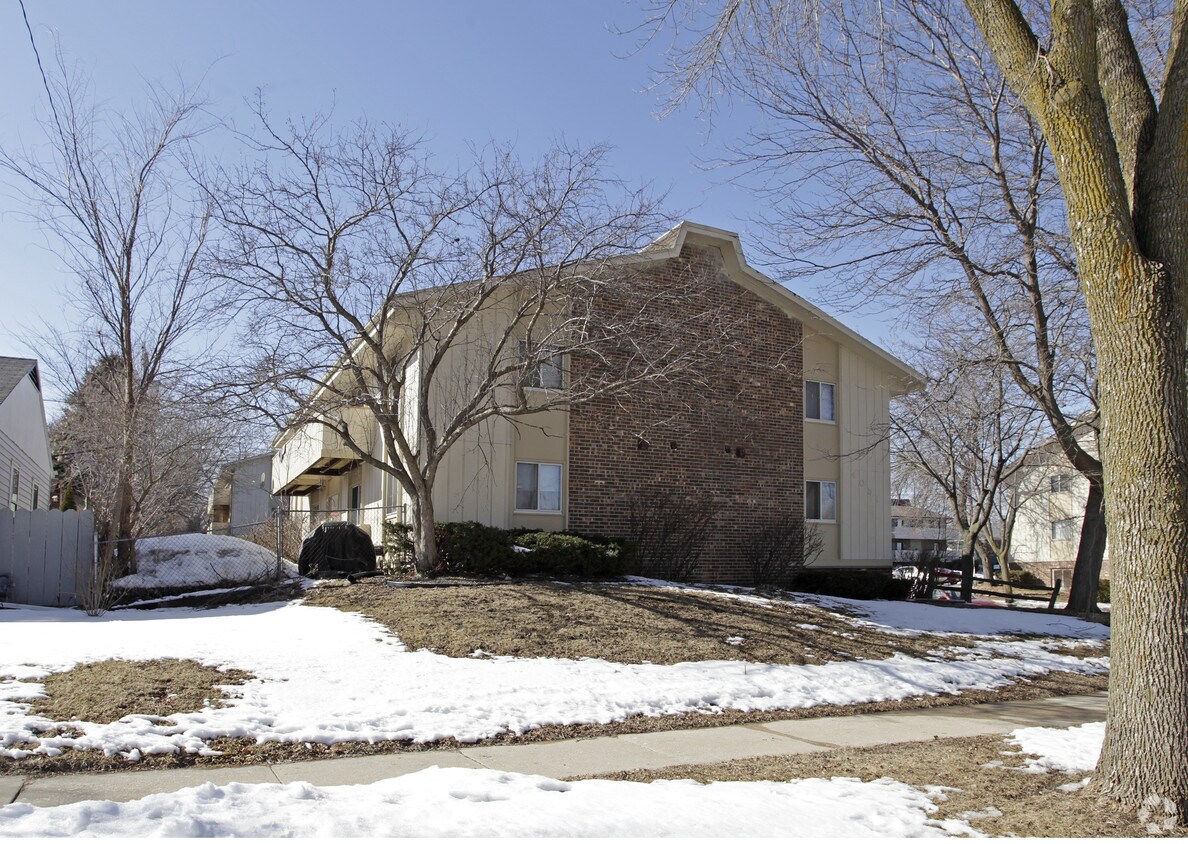 3530 E Tesch St, Saint Francis, WI 53235 Apartments Saint Francis, WI