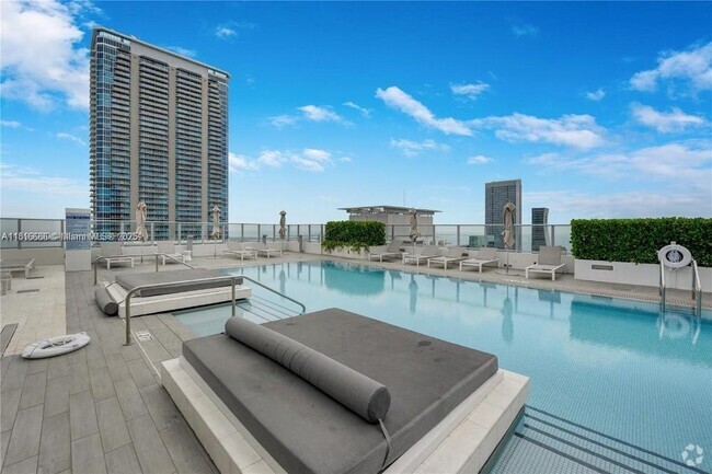 Building Photo - 1010 Brickell Ave