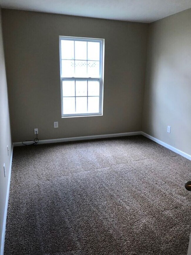 Foto del edificio - Brentwood Townhome For Lease