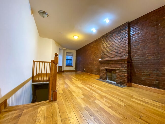 Building Photo - 59 W 74th St