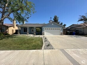 Building Photo - 1026 W Willow Dr