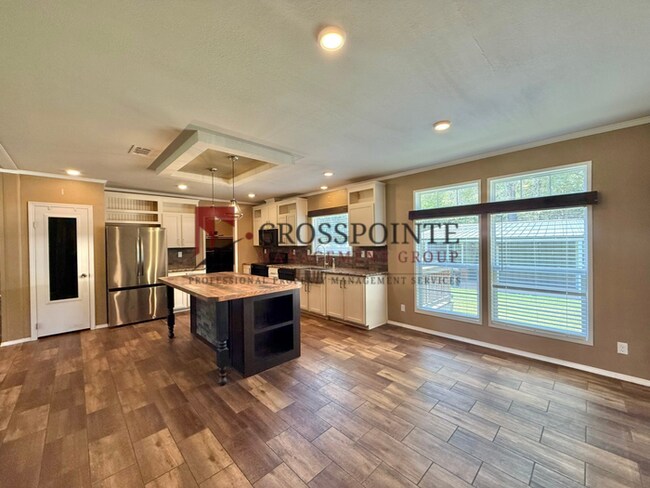 Foto del edificio - Tour Today! Spacious 4-Bedroom Home with Large Metal Building & Outdoor Kitchen