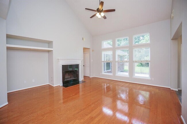 Building Photo - 22402 Teagarden Ct