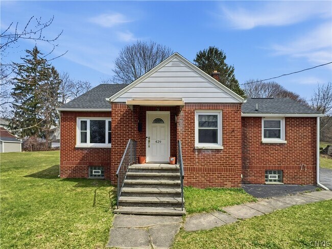 Foto del edificio - 429 Lionel Ave