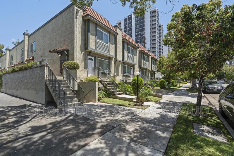 Foto principal - 405 Pioneer Dr