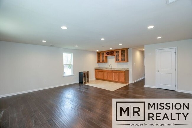 Building Photo - 437 Crofton Village Terrace