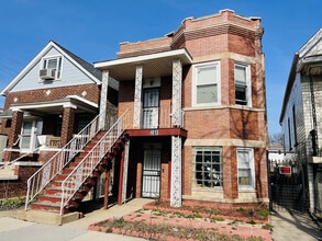 Building Photo - 4613 S St Louis Ave