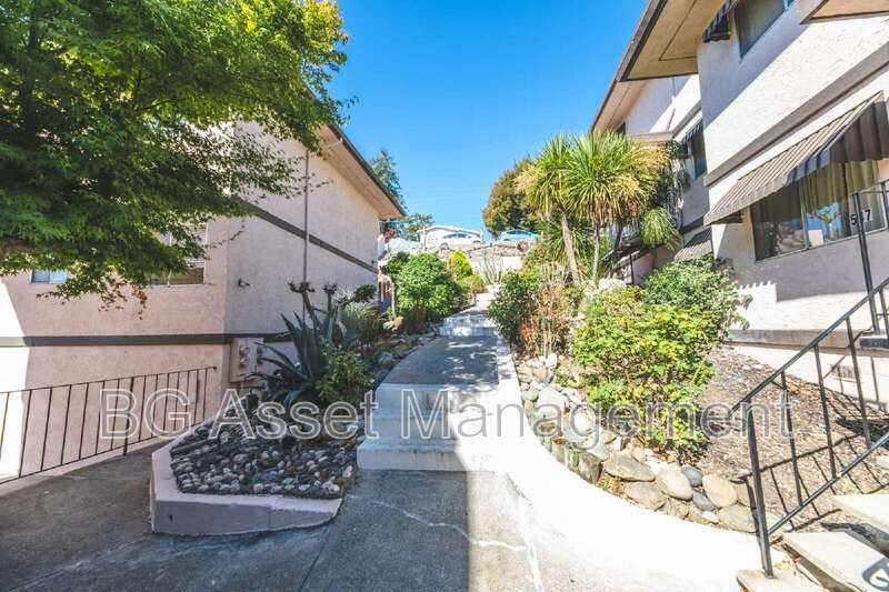 Foto principal - 547 Rodeo Ave