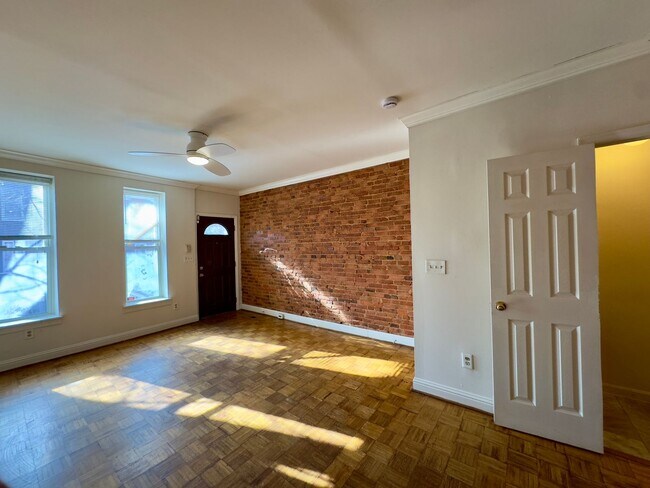 Building Photo - Large Four Bedroom Townhome in Pigtown