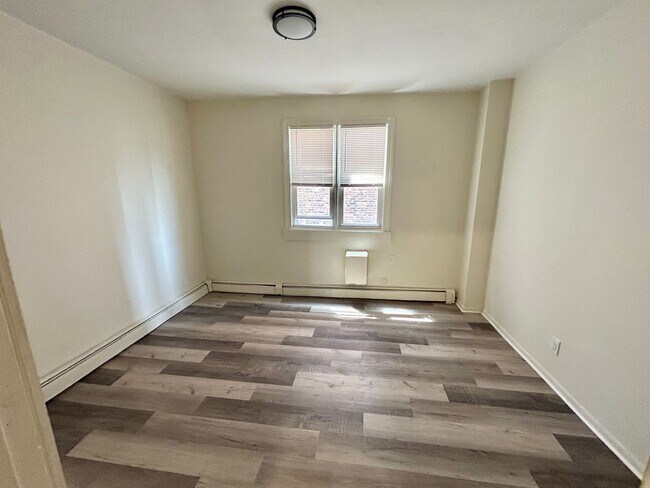 Photo - 108 W Girard Ave Apartment