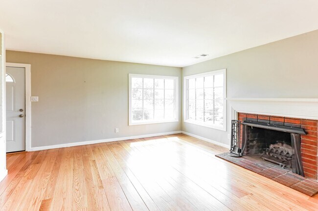 Foto del edificio - 3 Bedroom Home In Desirable Lafayette!