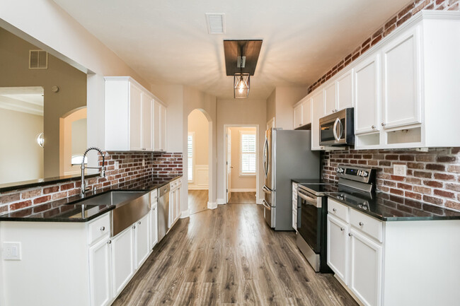 Building Photo - 77 Cypress Dr