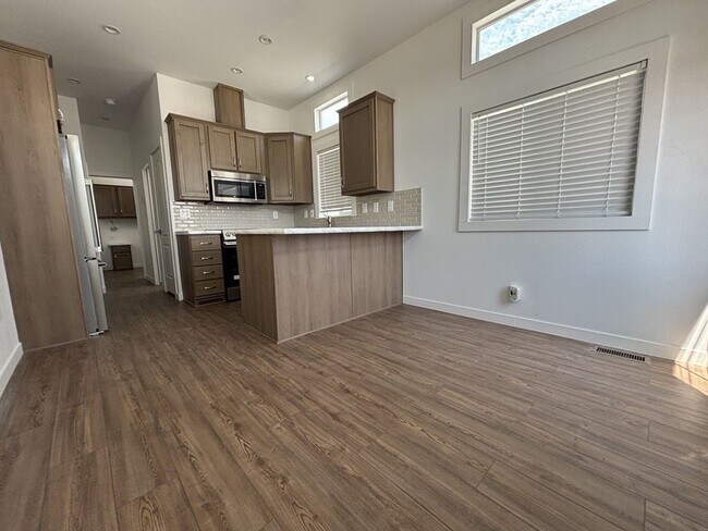 Foto del edificio - 303 N Lindsay Rd