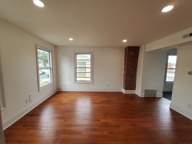 Foto del edificio - 347 Alden Ave