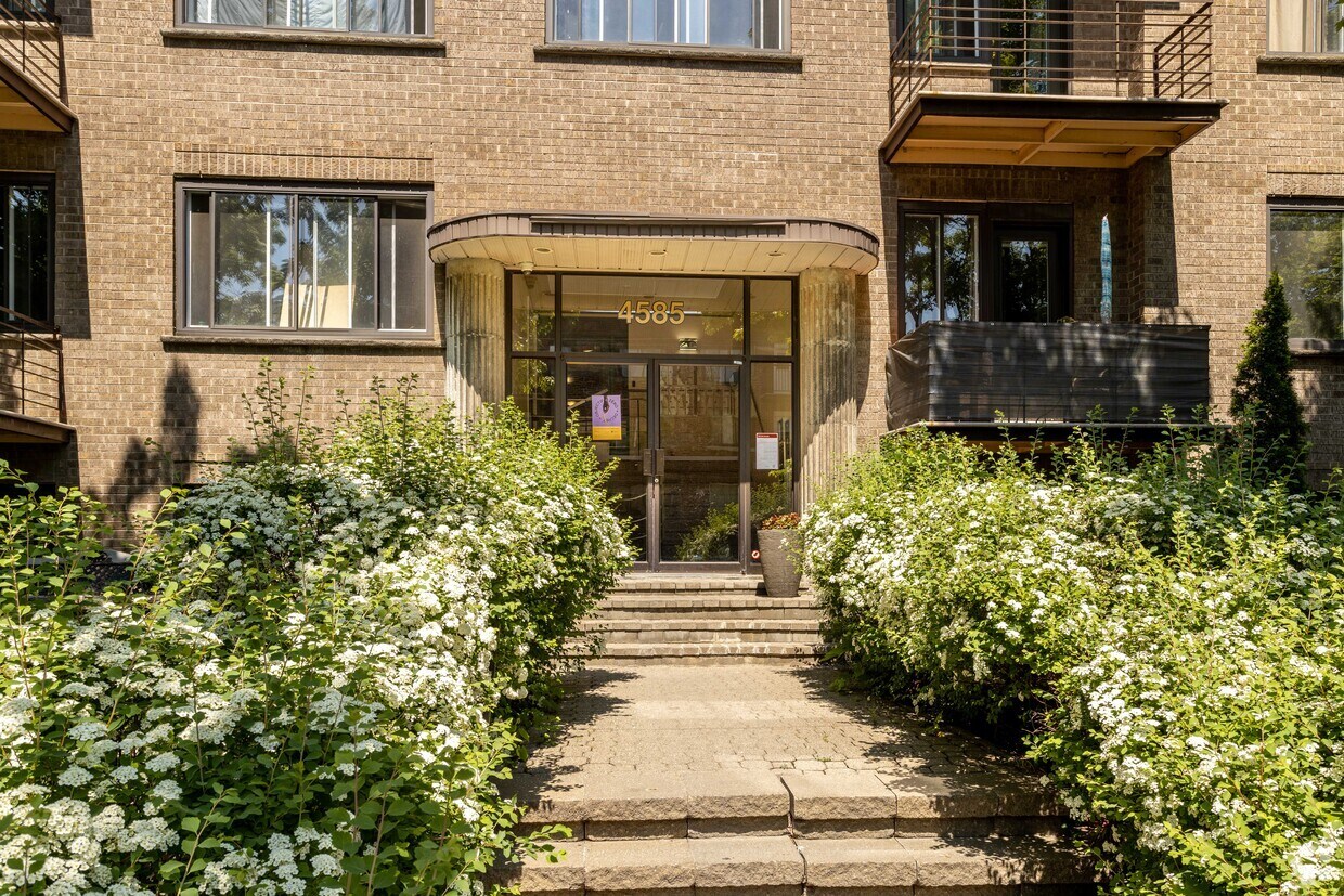 Building Photo - 4585 Av Dupuis