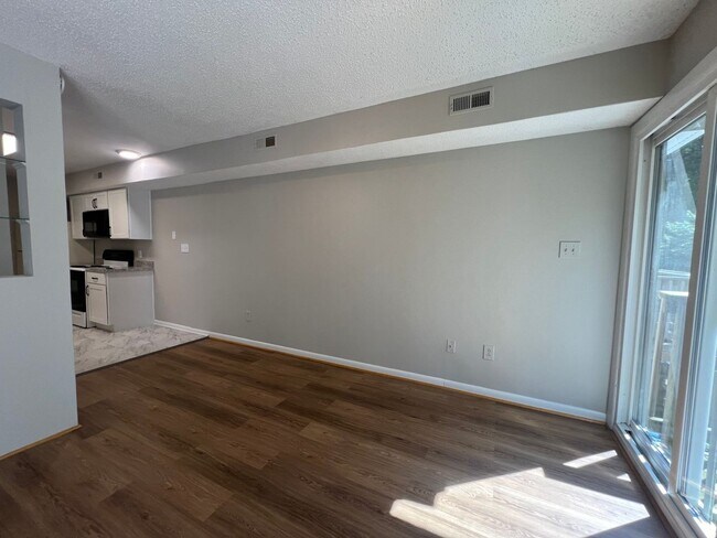 Foto del edificio - SHADOWLAWN/California Condo