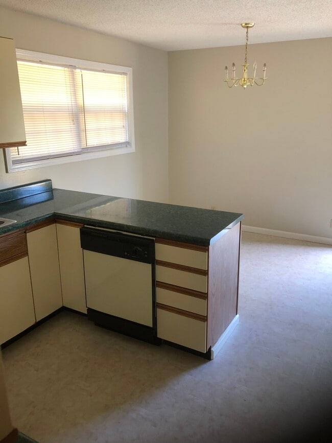 Building Photo - 4440 Clifton Glendale Rd