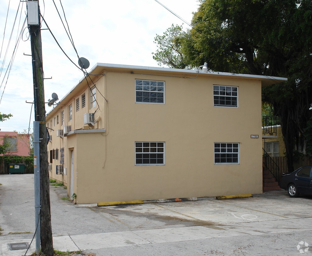 Building Photo - 1736 NW 19th St