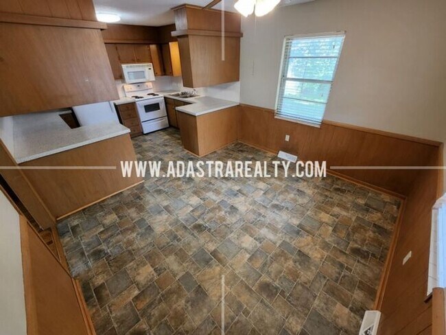 Foto del edificio - Nice and Affordable 3 Bedroom Duplex in Paola-Coming SOON!!