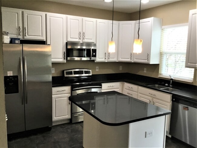 Foto del edificio - 447 Hartford Ct