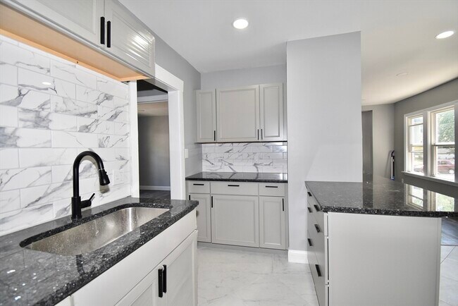 Foto del edificio - 838 Carew St