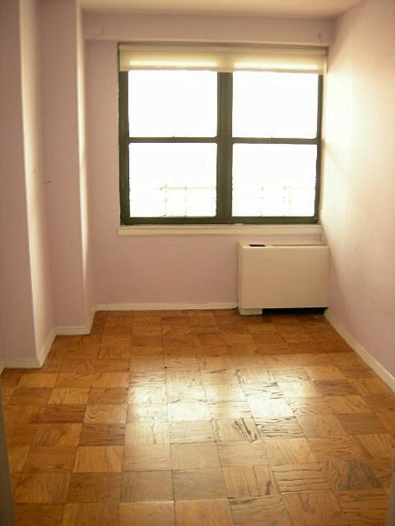 Foto del edificio - 240 E 82nd St