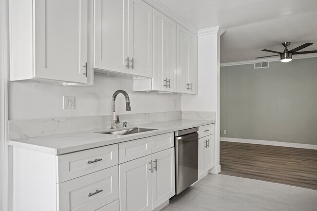 Foto del edificio - 11860 Chandler Blvd