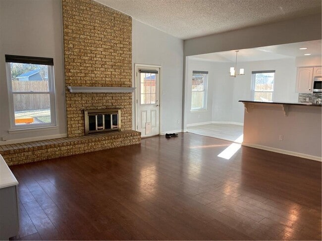 Building Photo - 8901 Sparkling Creek Dr