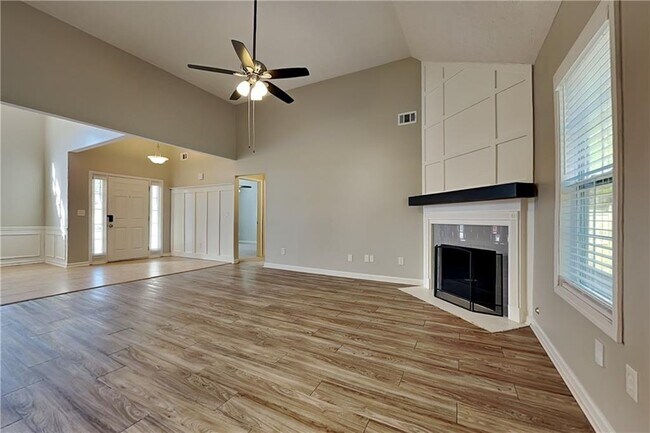 Foto del edificio - 917 Tucker Ln