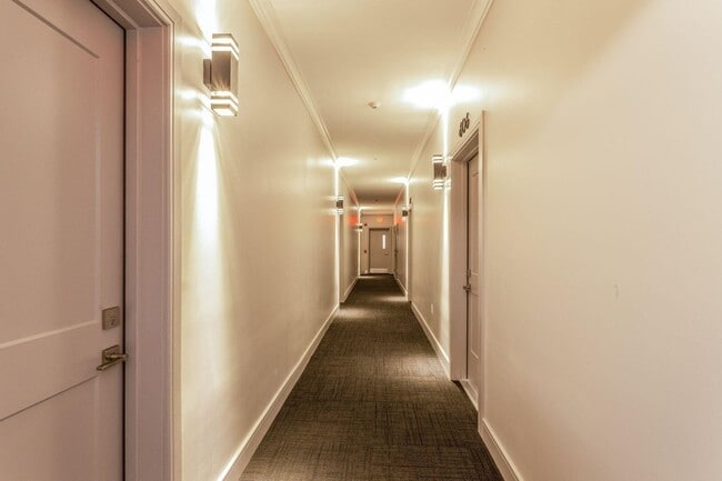 Building Photo - 3 Perrine Ave